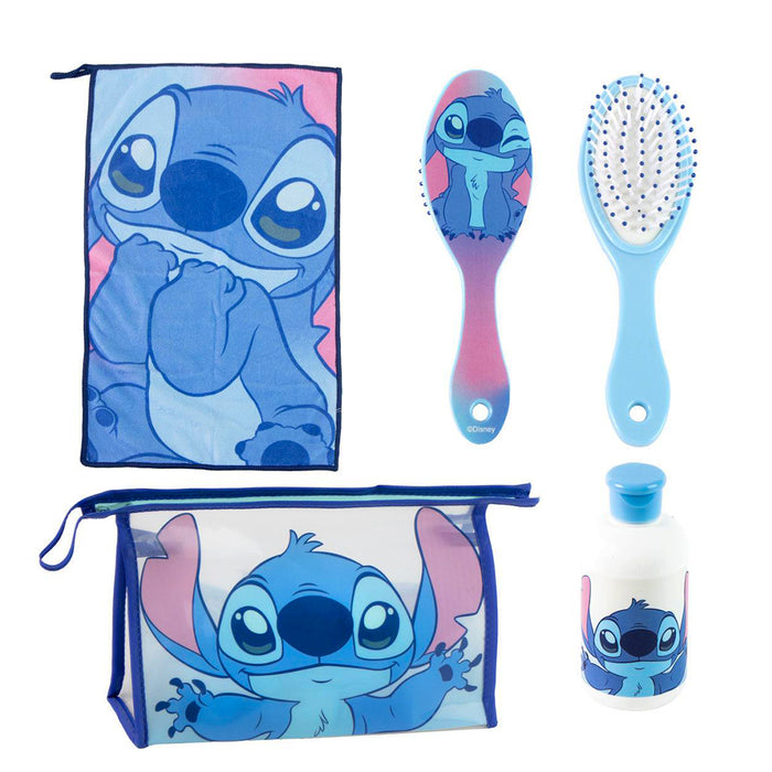 Set da viaggio di Stitch. Il set comprende un beauty case, una spazzola, un piccolo asciugamano e un flacone ricaricabile.