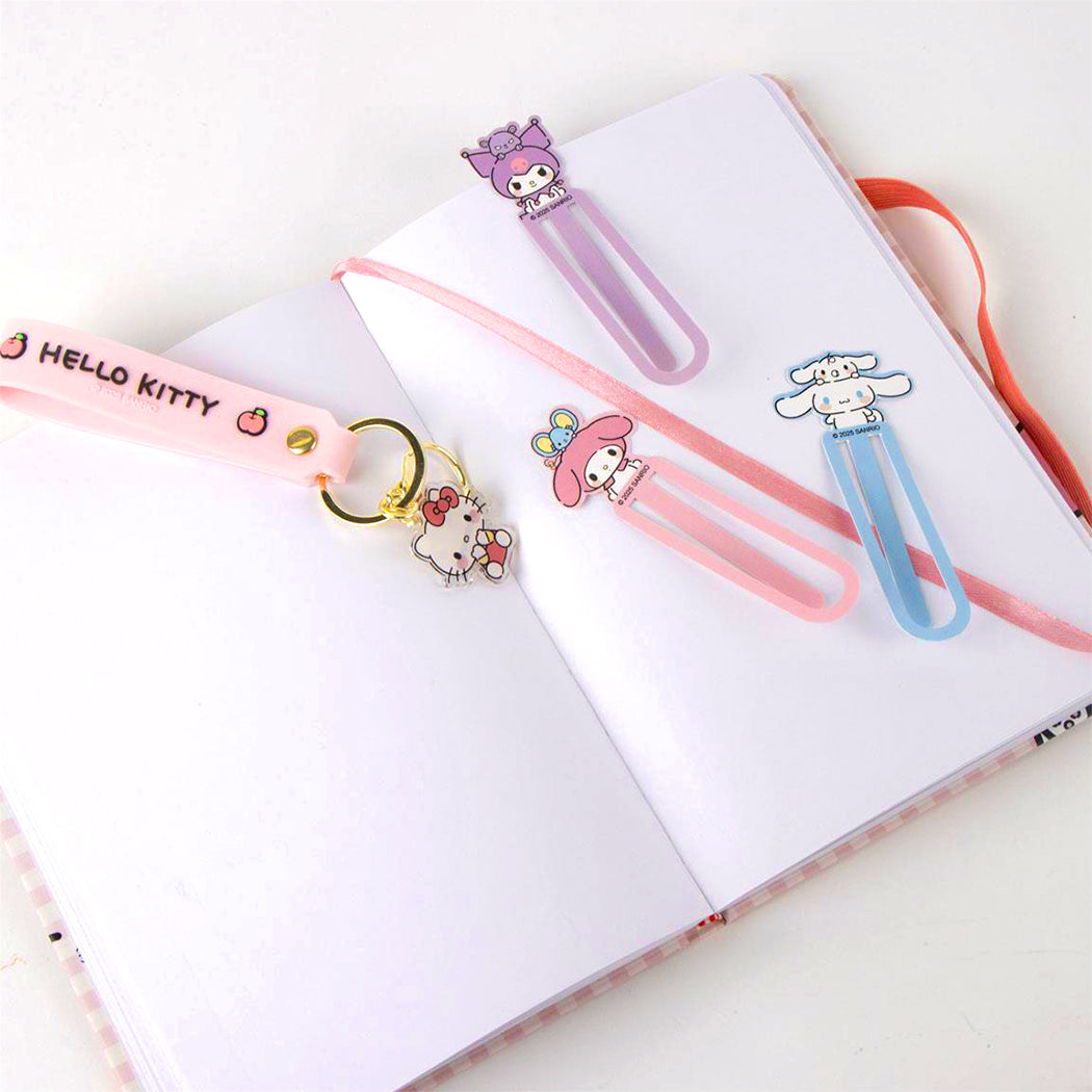 Set di cancelleria di Hello Kitty.